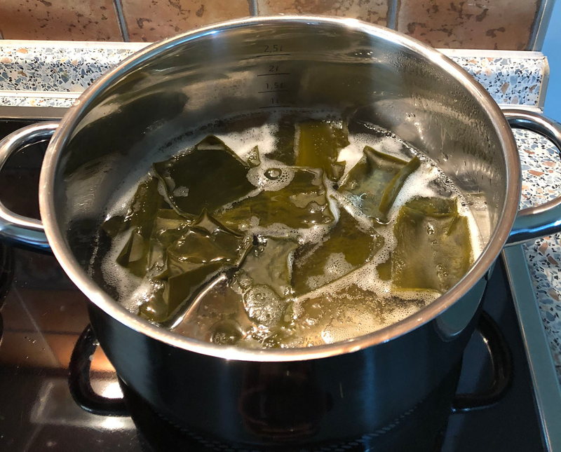 Kombu right before boiling